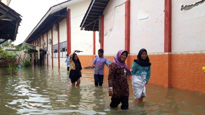 18 Sekolah di Semarang Terapkan Pembelajaran Daring Akibat Banjir